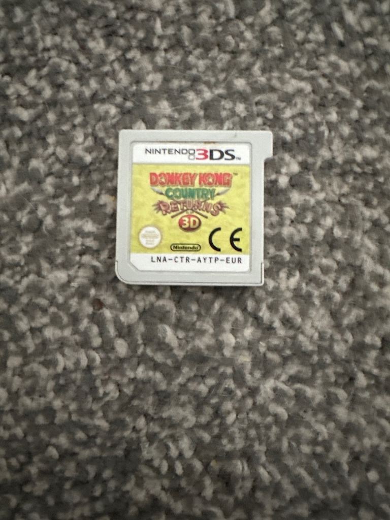 Nintendo 3DS Donkey Kong Country Returns 