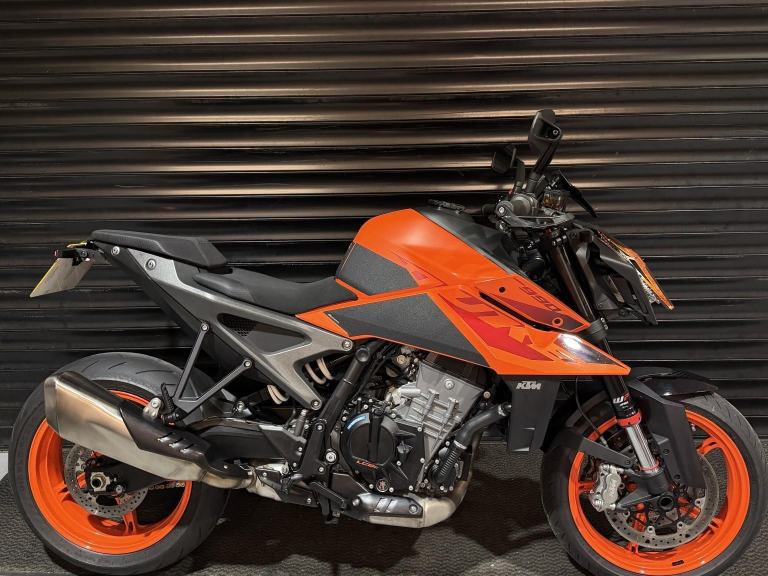 2024 24 KTM 990 Duke Technology Package 