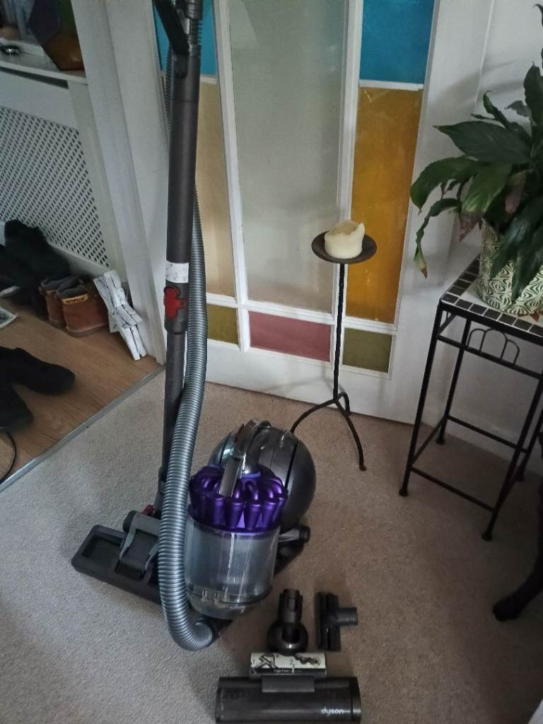 Dyson ball pet cylinder vacuum cleaner 