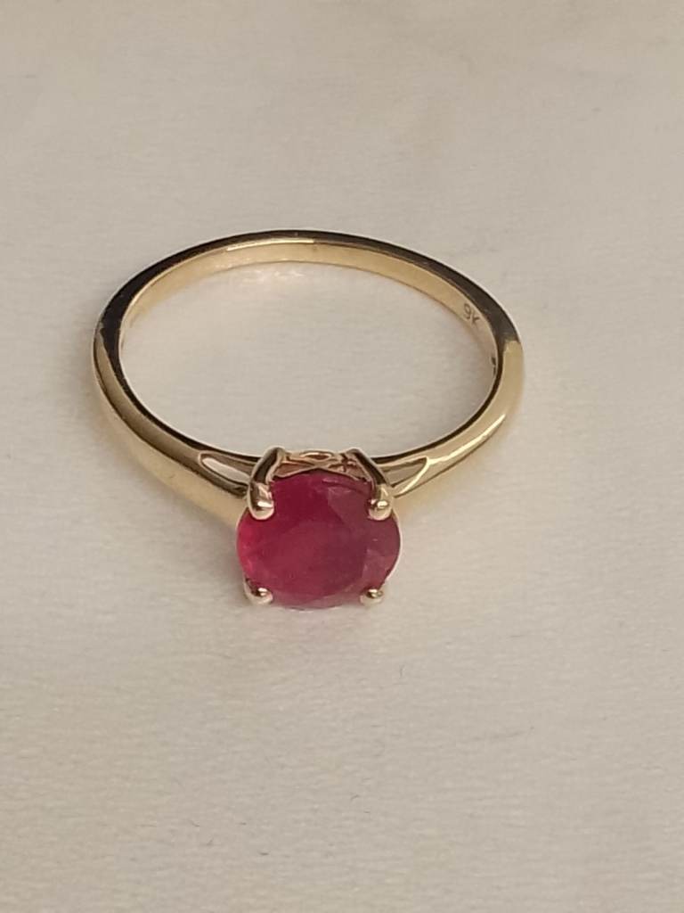  GIA/AJP .AA African ruby  pigeon blood red. 9k gold ring Certified. Brand new 