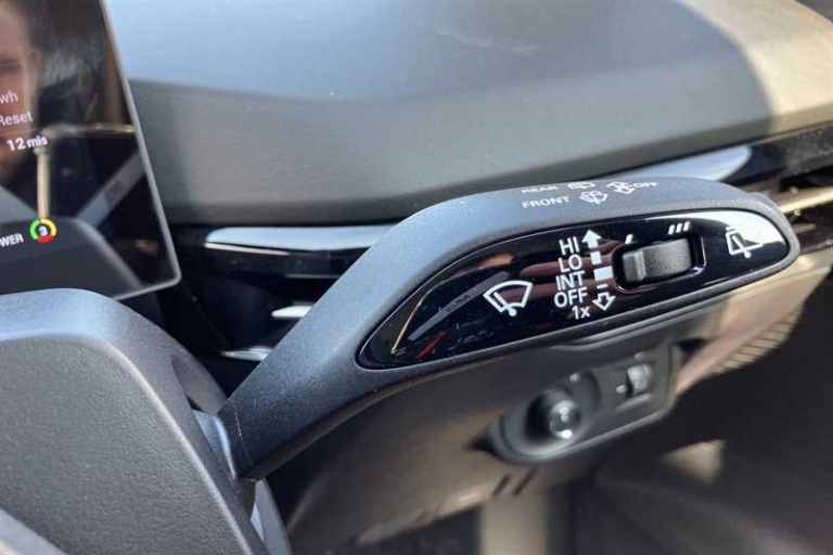 2025 MG MG4 49kWh SE Hatchback 5dr Electric Auto (170 ps) Hatchback Electric Automatic