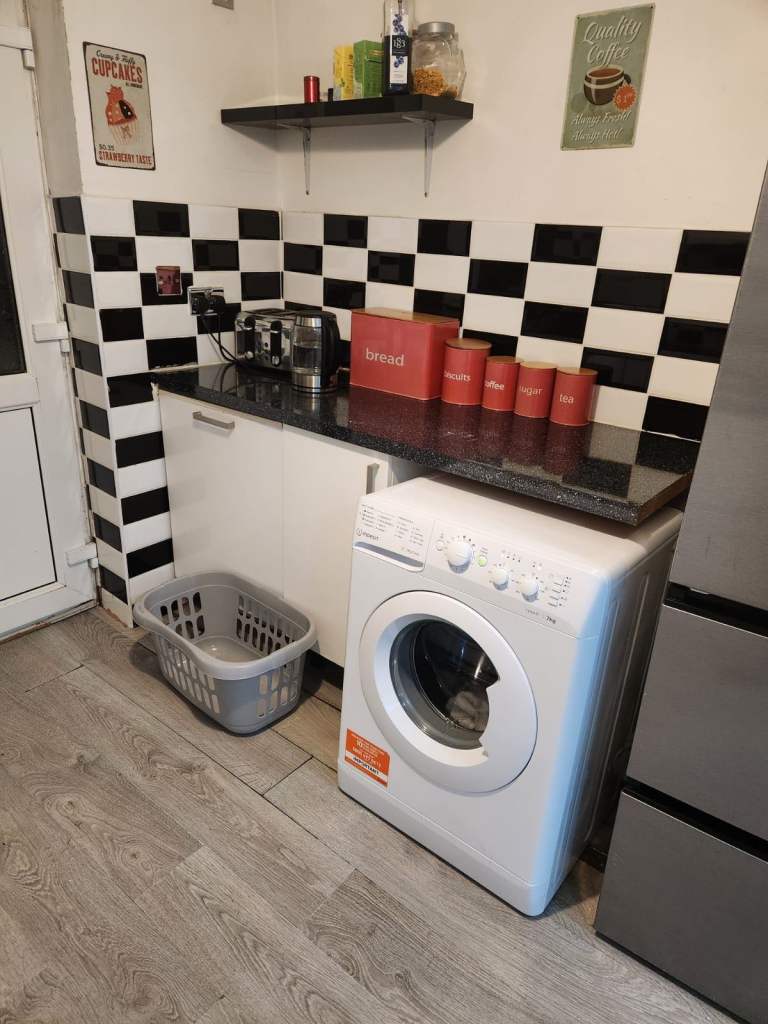 4/5 bedroom semi detached property to rent. B14 Yardley Wood