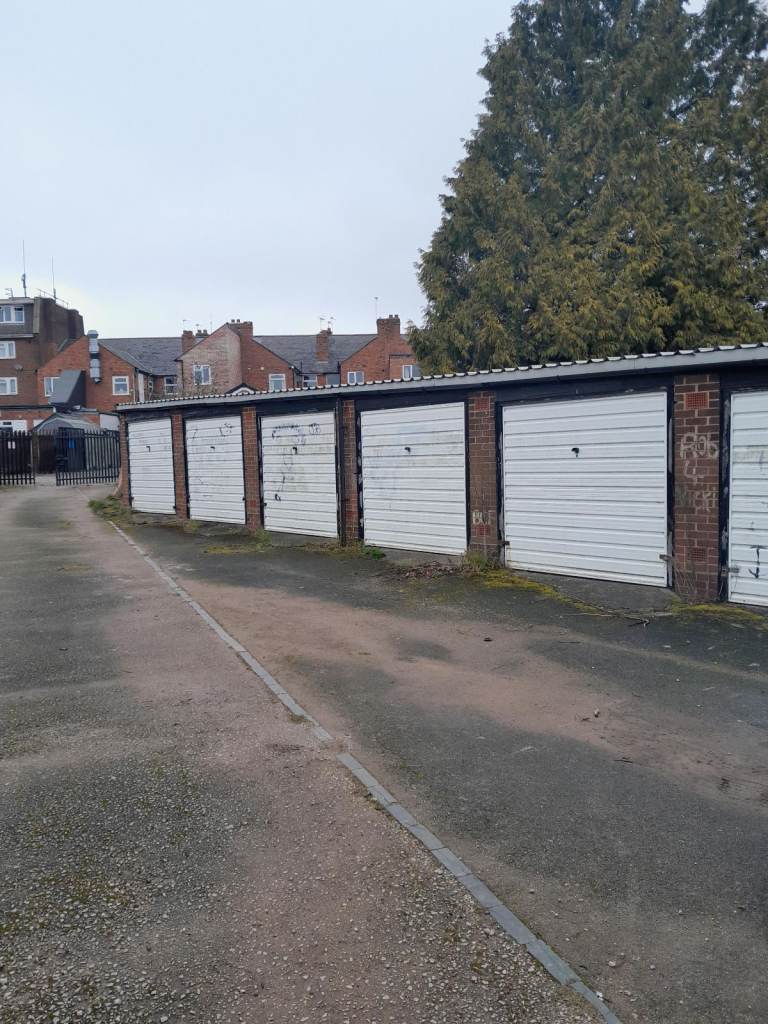 Secure Garage to rent Hall Green Birmingham B280TJ