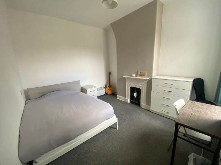 Furnished Room in Gorton