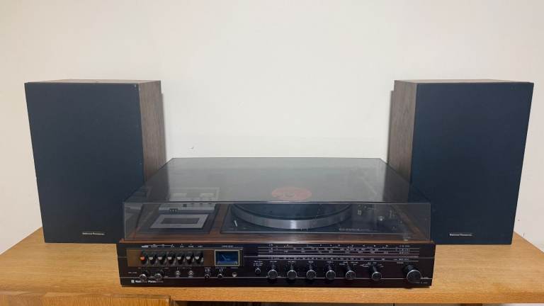 Vintage National Panasonic SG-2080L Music Centre with built in amp tuner and Speakers Made in Japan 