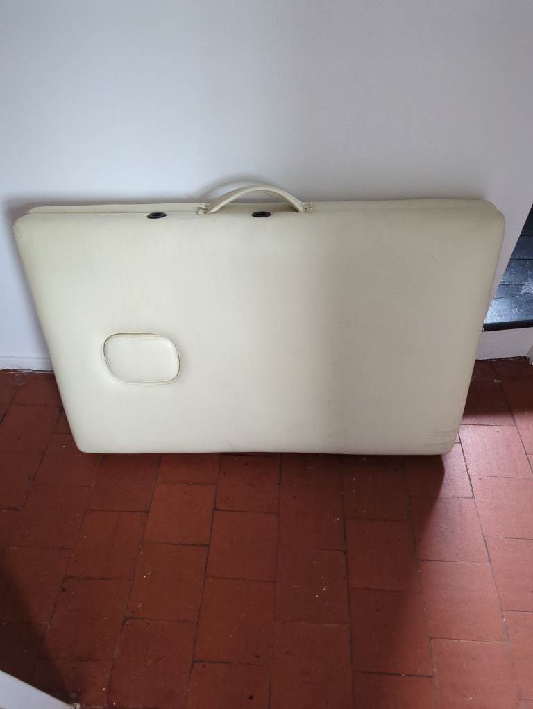 Cream Foldable Massage Table – Good Condition