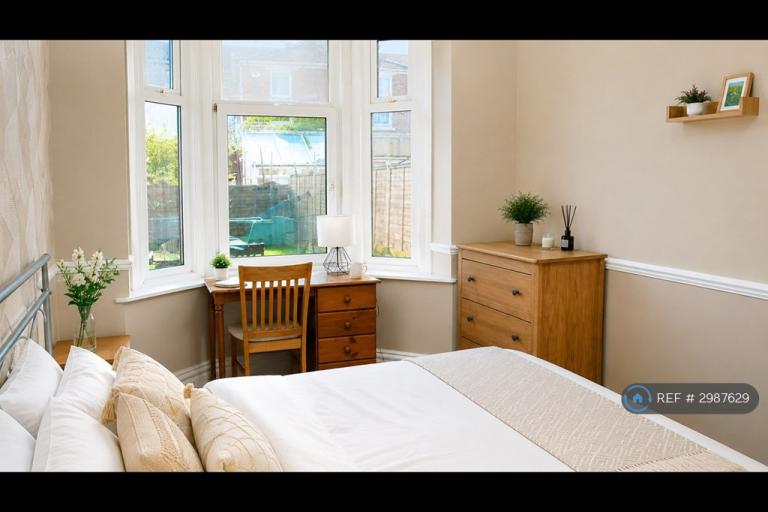 1 bedroom in Empshott Road, Southsea, PO4 (#2987629)