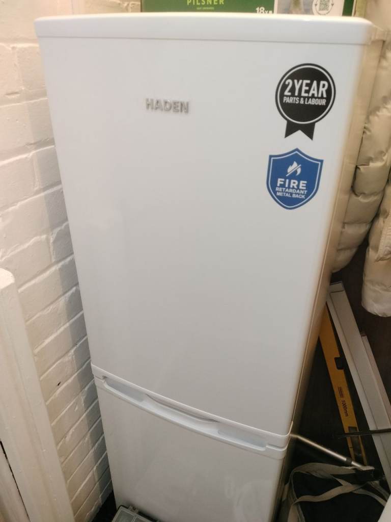 5ft2 NEW fridge freezer 