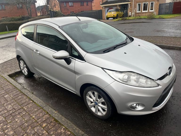 FORD FIESTA 1.2 ZETEC LOW MILES LONG MOT £1950