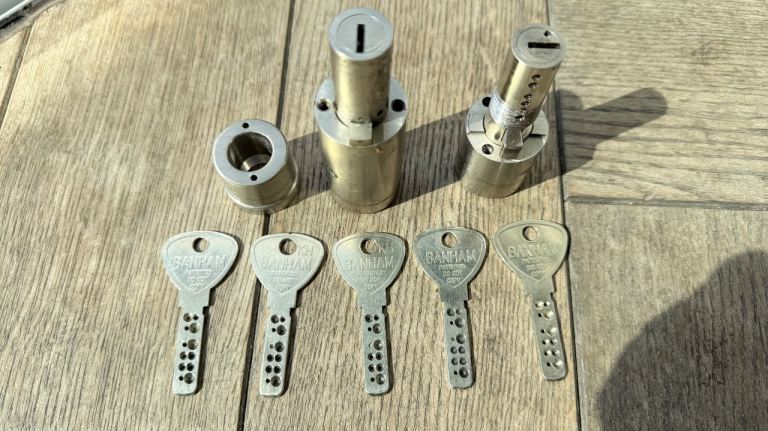 Banham lock set L2000 M2002 