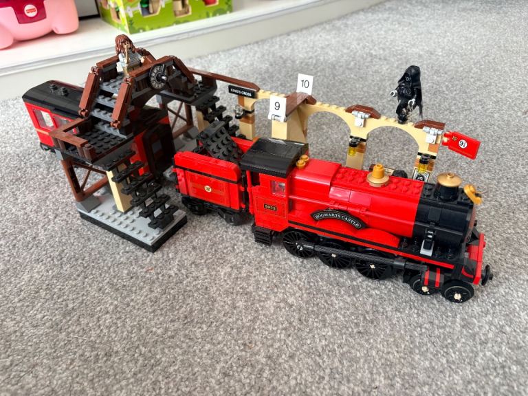LEGO Harry Potter Hogwarts Express 75955 and LEGO Harry Potter Hedwig at 4 Privet Drive 76425