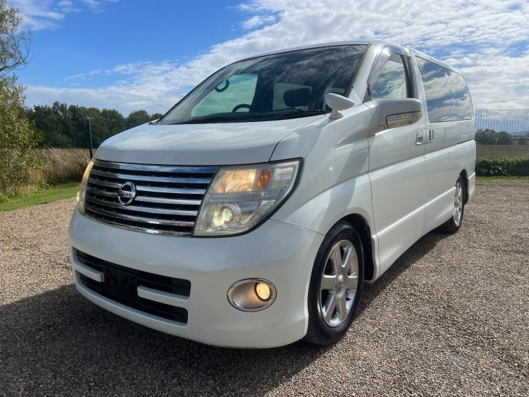NISSAN ELGRAND 3.5 HIGHWAY STAR 4X4 AUTOMATIC 8 SEATER * TWIN POWER DOORS *