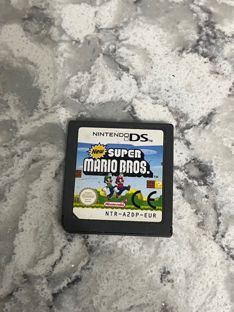 New Super Mario Bros Nintendo DS - game cart  New Super Mario Bros