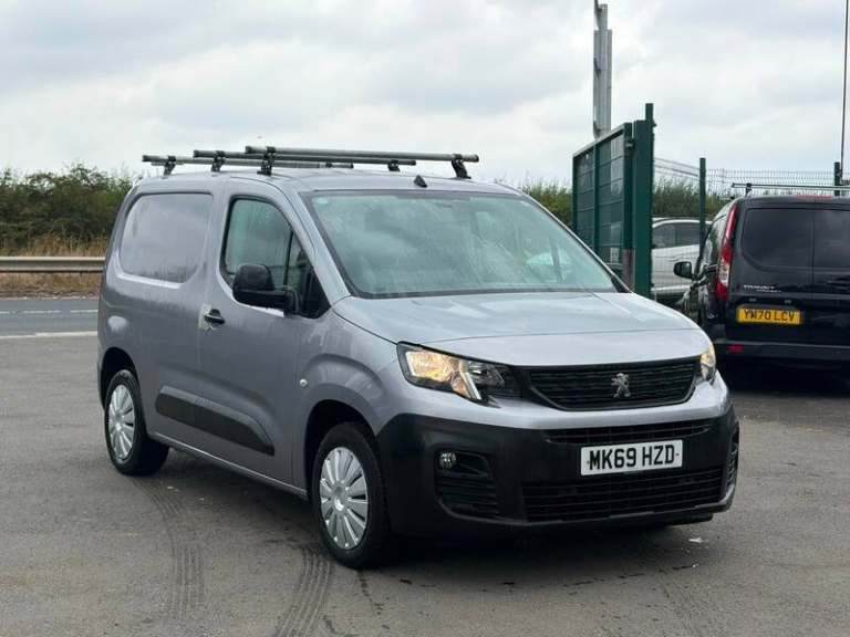 PEUGEOT PARTNER WITH AIRCON AND SATNAV. 8,950 NO VAT