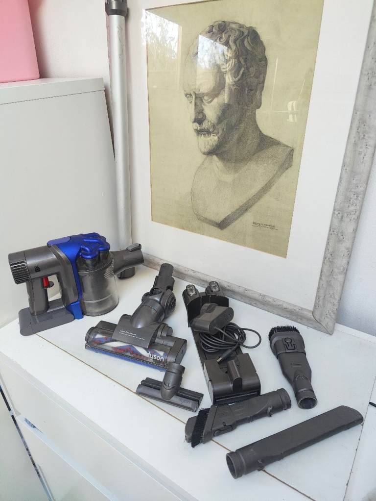 Dyson cordless dc35 with excellent battery can drop local for extra 