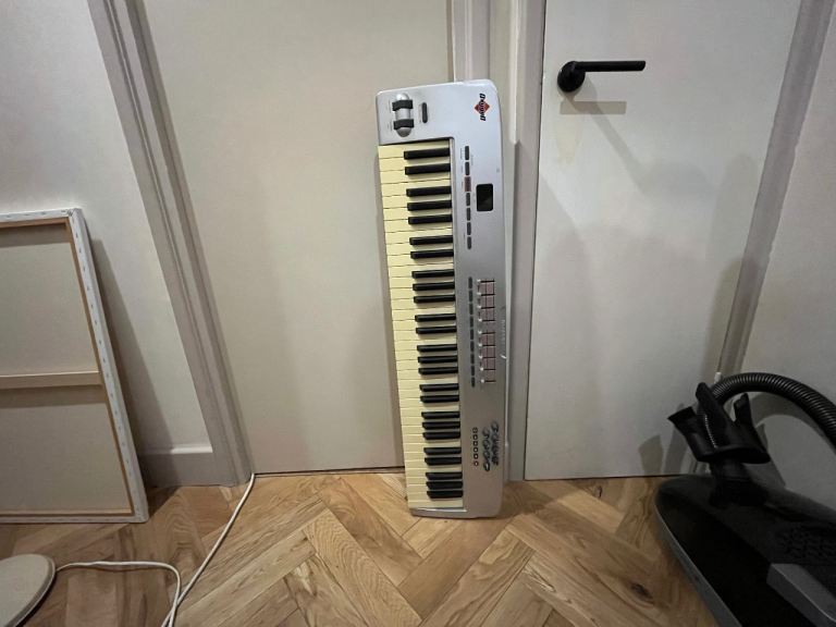 M-Audio Oxygen 61 MIDI Keyboard Controller – Good Condition | in East ...