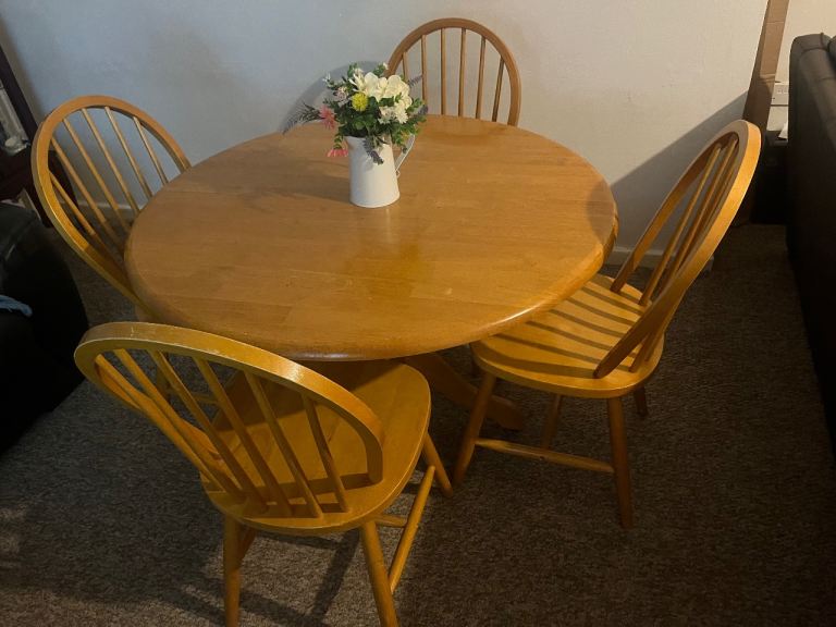 OAK-SOLID WOOD Round DiningRoom Table 4 CHAIRS. 