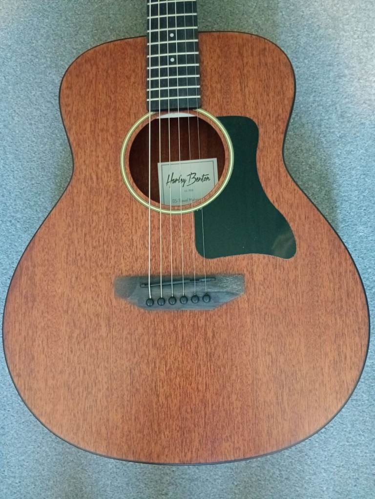 Acoustic Guitar. Harley Benton.