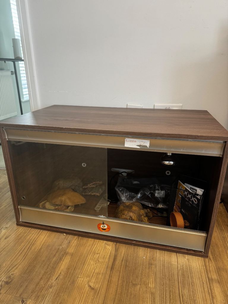 Gecko vivarium and kit open to offers :)