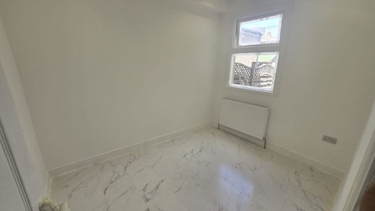Newly renovated double room to rent all bills inc £750