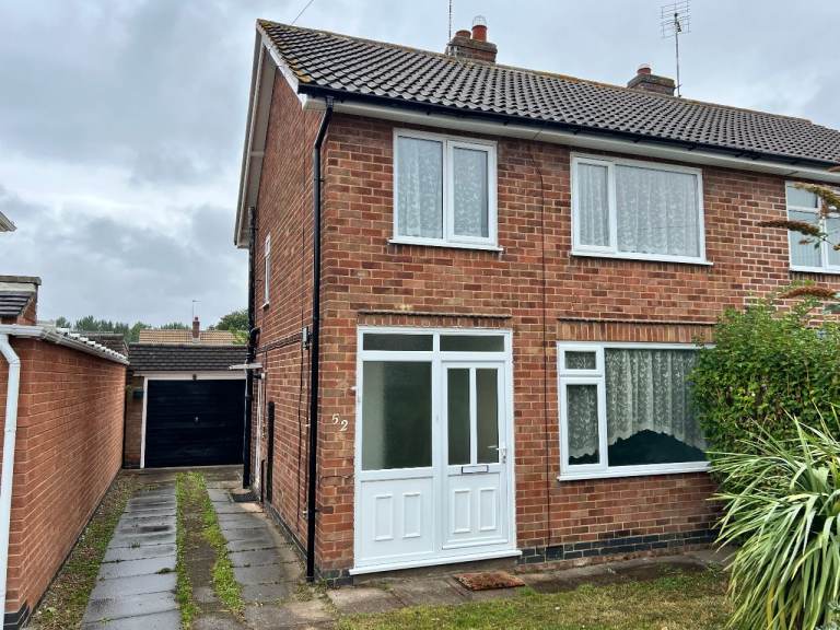 To Let: Three-bedroom semi-detached property in Wigston Leicester LE18 1LF.
