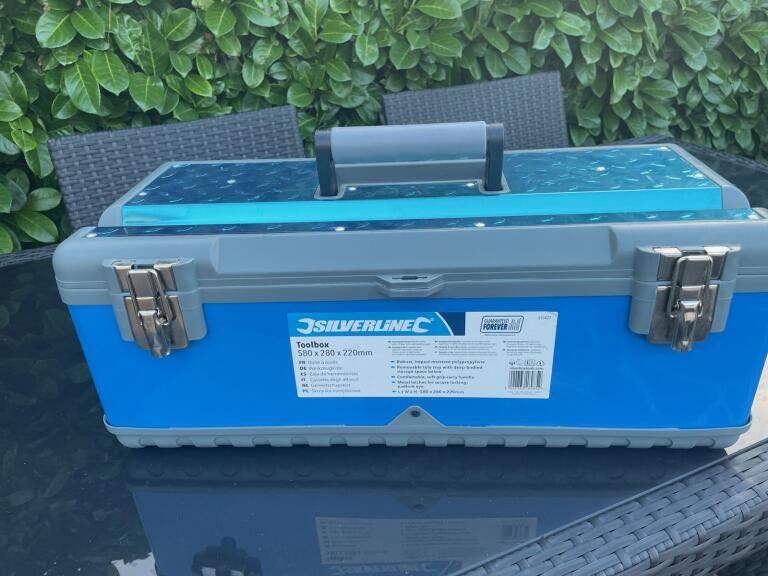 Silverline Blue Plastic Toolbox with Metal Latches