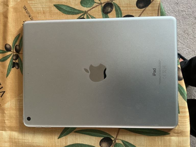 Apple iPad - Silver, in Good Working Order with Box