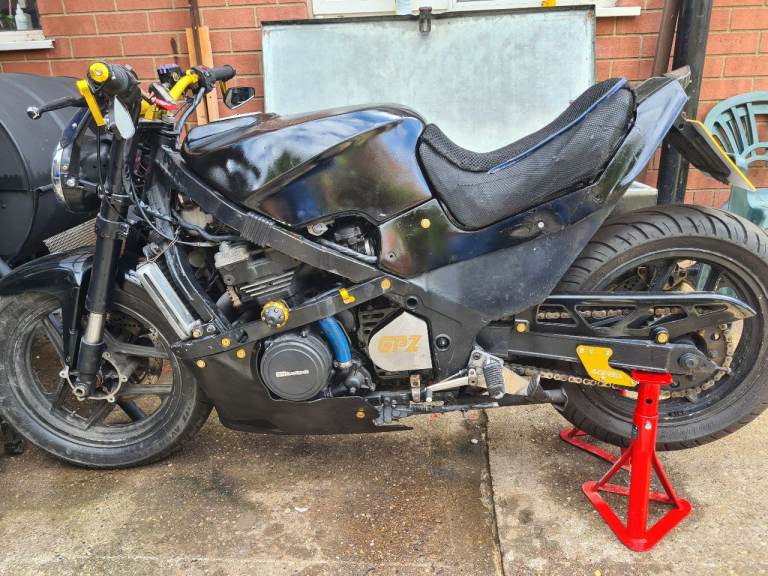 Kawasaki, GPZ, 1986, 592 (cc)