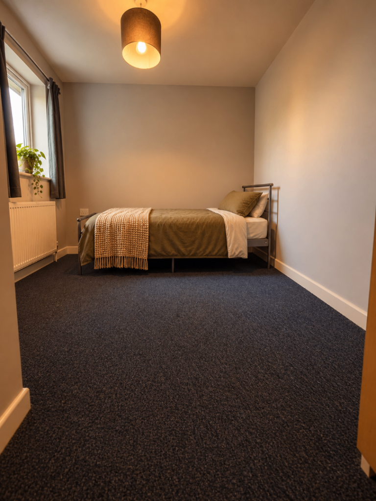 Ensuite Room To Let close to GW Hospital Swindon SN3