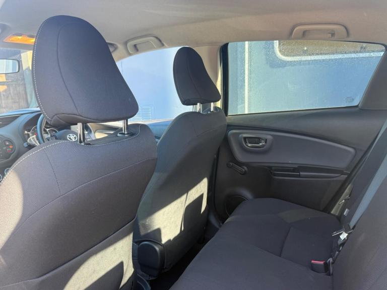 2016 Toyota Yaris 1.33 Dual VVT-i Design Euro 6 5dr HATCHBACK Petrol Manual