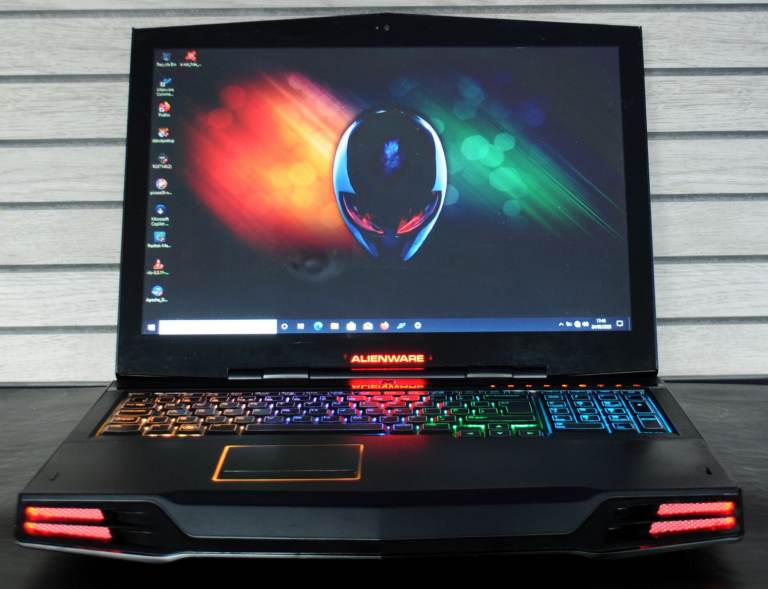 HIGH-PERFORMANCE GAMING Dell Alienware 17x - 17.3-inch Intel i7 - 16Gb Ram (Red limited edition)