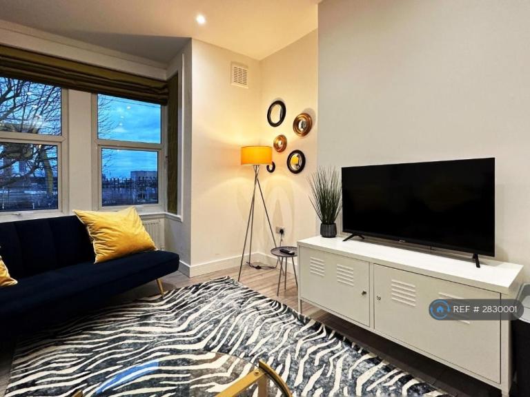 2 bedroom flat in Harley Road, London, NW10 (2 bed) (#2830001)