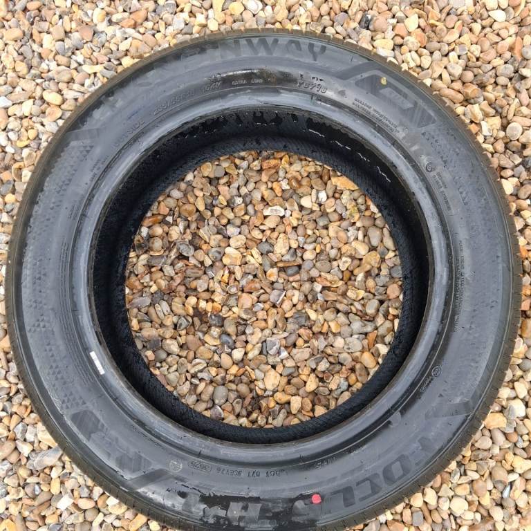 Hansinway 235/55 R18 104V Tyre.