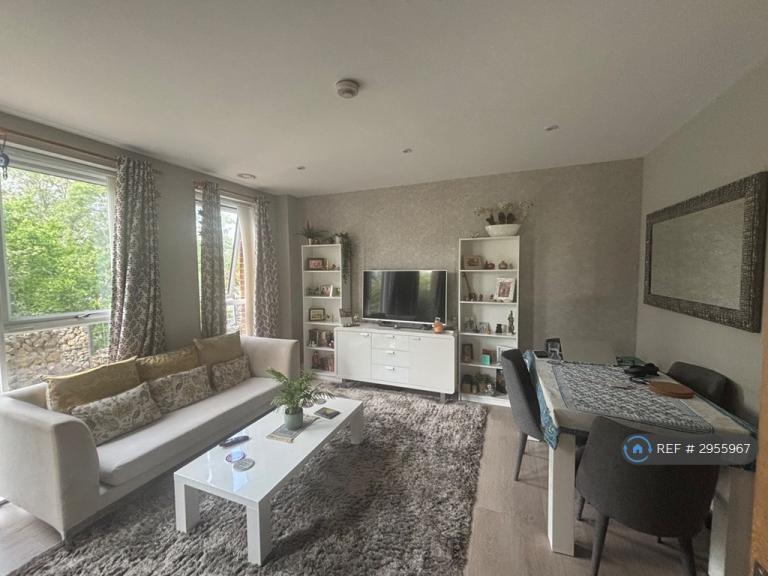 2 bedroom flat in Smith House, Wembley, HA9 (2 bed) (#2955967)