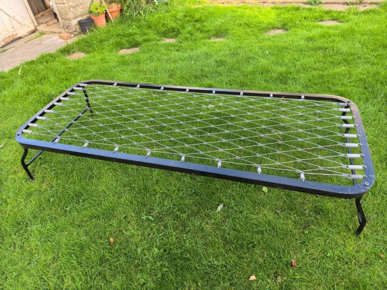 Single Vintage Metal Frame Bed with Mattress – Good Condition!