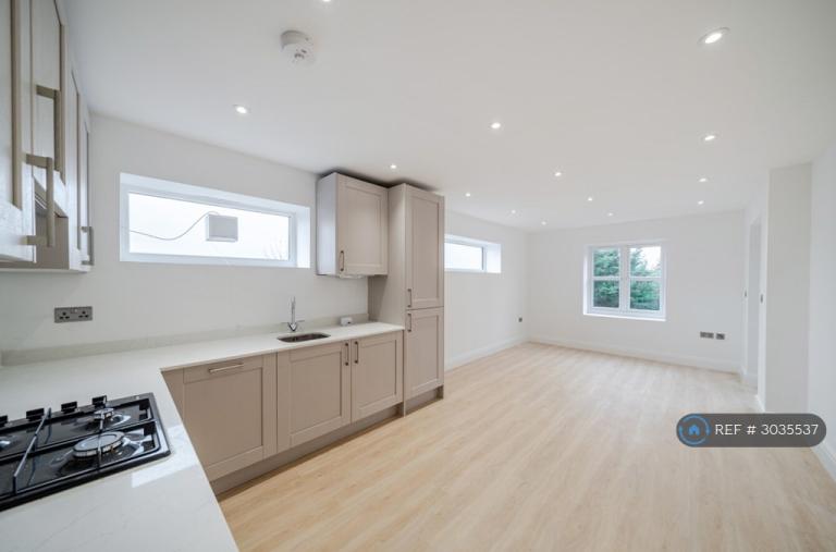 1 bedroom flat in West Hill, Croydon, CR2 (1 bed) (#3035537)