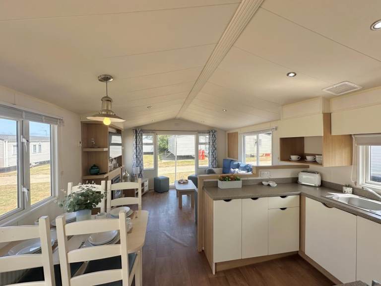 3 Bedroom Caravan For Quick Sale - East Coast - Open All Year