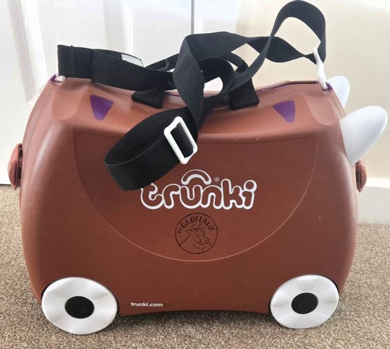 Gruffalo trunki ride along case suitcase hand luggage on wheels with strap and key 18L 