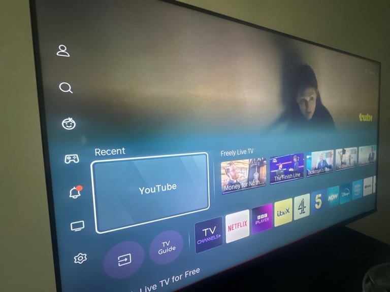 TV 50inch - 4K Toshiba Smart TV - 4 months old