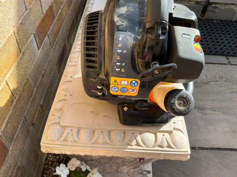 McCulloch GBV 325 LEAF BLOWER