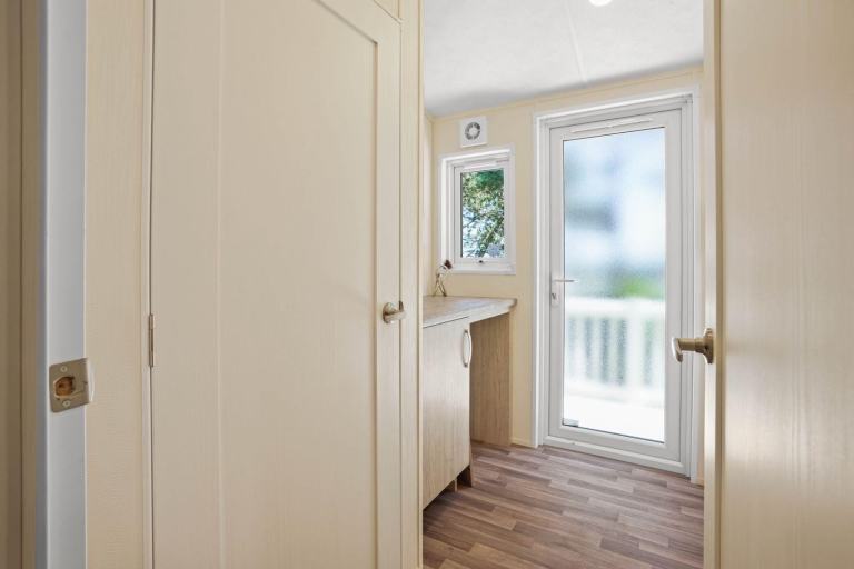 LUXURY LODGE FOR SALE AT BROADLAND SANDS - 11.5 MONTH OWNER SEASON!