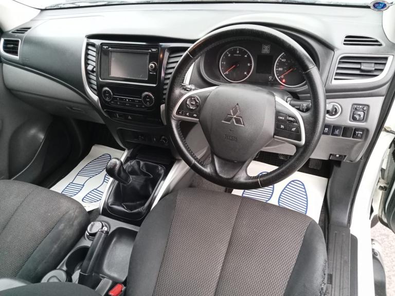MITSUBISHI L200 2.4 DI-D DC Titan White Manual Diesel 2017