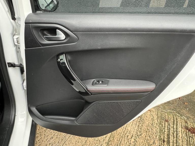 PEUGEOT 2008 1.6 BlueHDi GT Line 2017