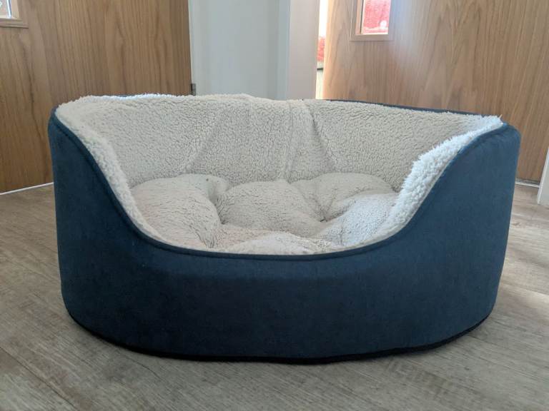Dog bed (medium, blue)