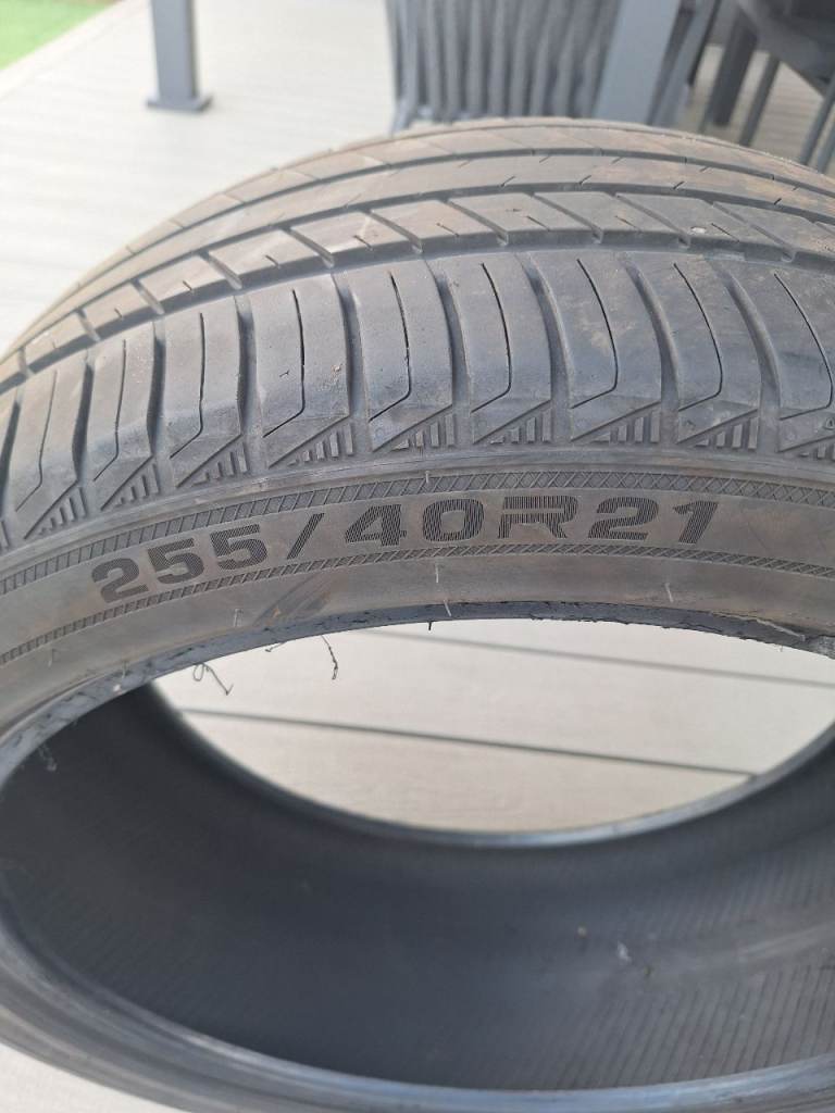 255/40/21 x 2 tyres