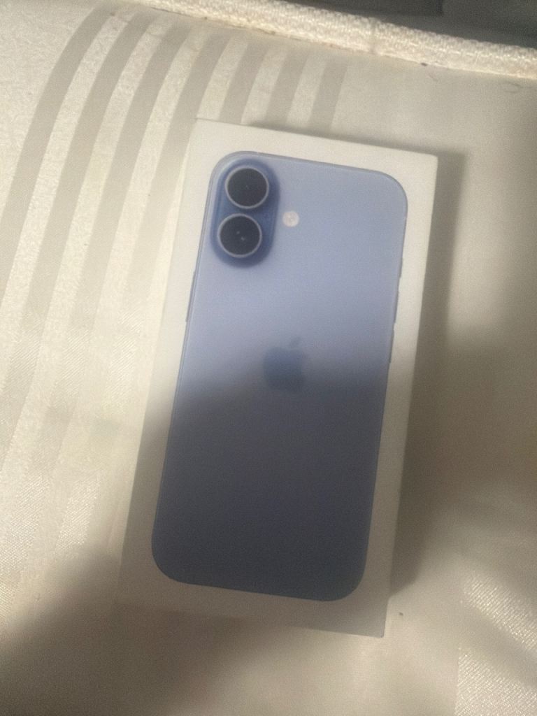 Apple iPhone 17 mist Blue – Brand New in Box