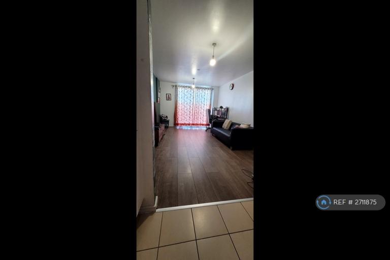 2 bedroom flat in London Road, Isleworth, TW7 (2 bed) (#2711875)