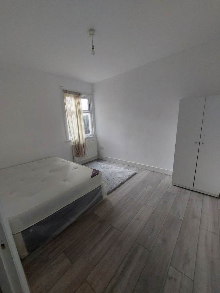 Rent double bed room 