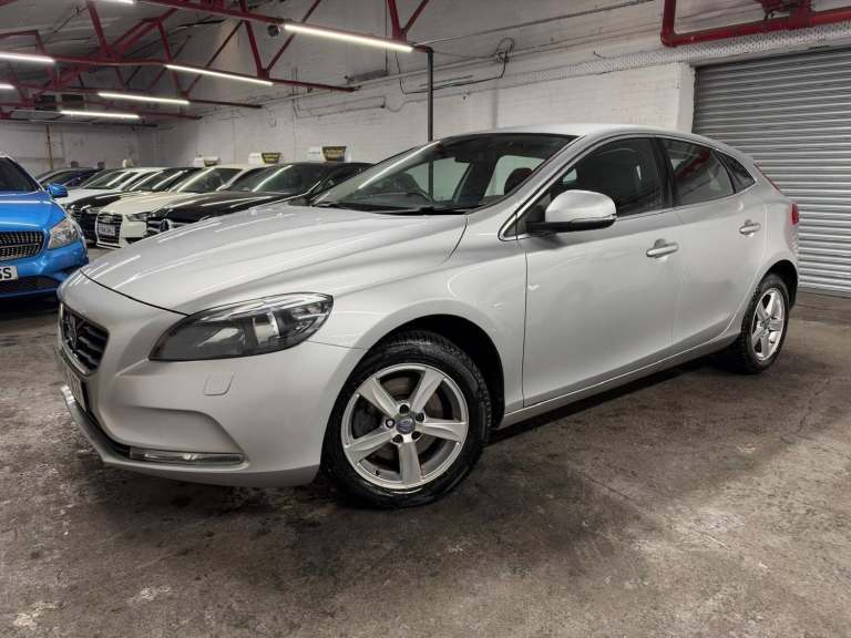 Volvo V40 2.0 D2 SE Nav Euro 6 (s/s) 5dr Diesel Manual