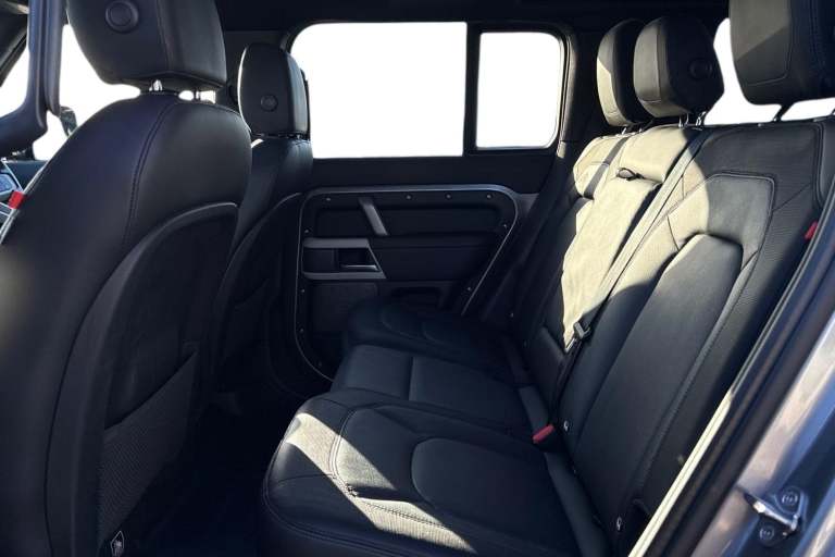 2024 Land Rover Defender 110 3.0 D300 X-Dynamic SE 5dr SUV DIESEL Automatic